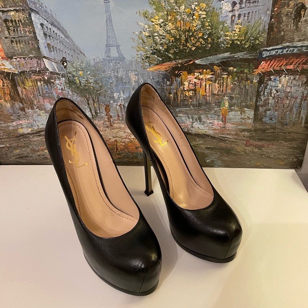 YSL platform shoes size 40. They are new and authentic, without tags.